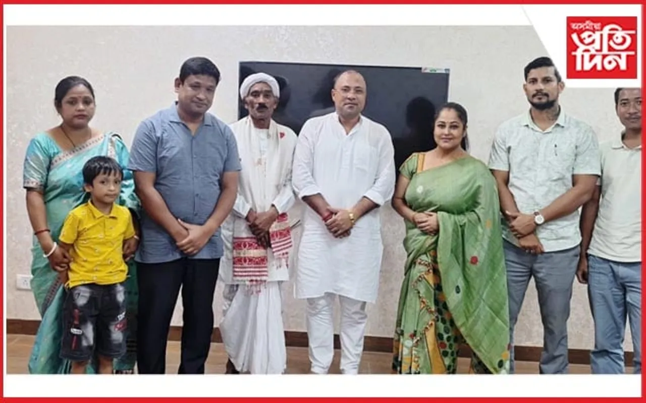 সাংস্কৃতিক মন্ত্ৰী বিমল বৰাৰে 'আইৰন গাৰ্লছ' ৰ কলা-কুশলীৰ বৈঠক...